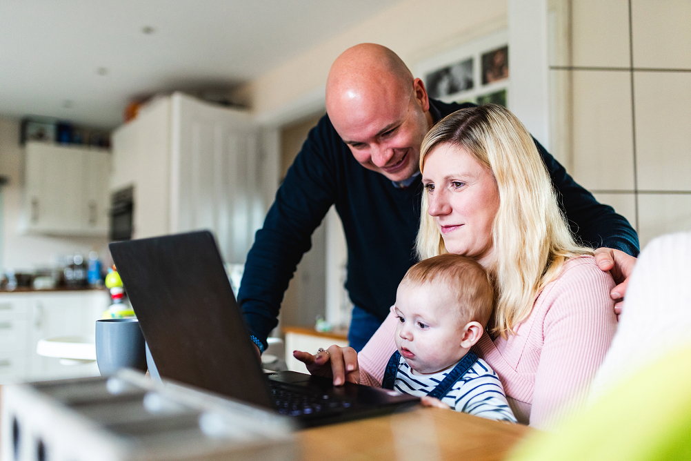 blog-picture-family-laptop